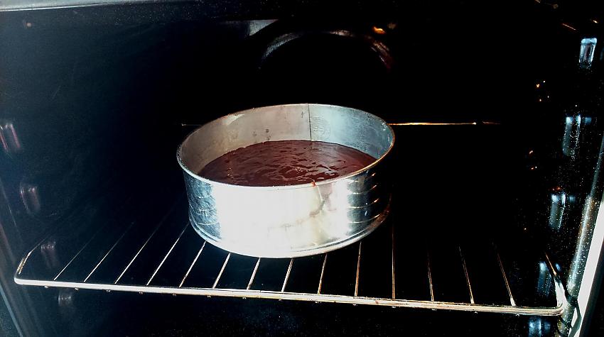 Ātri un vienkārši pagatavojama šokolādes kūka