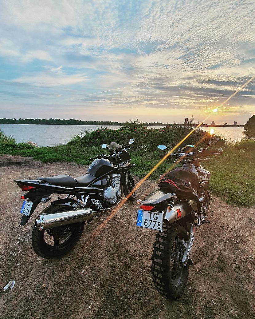 MOTOVLOGS - Vakara izbrauciens, supermoto pieredze.