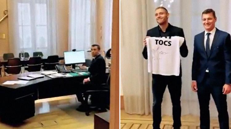 Rīgas mēra apsveikums Pļaviņam un Točam kļūst par interneta hitu