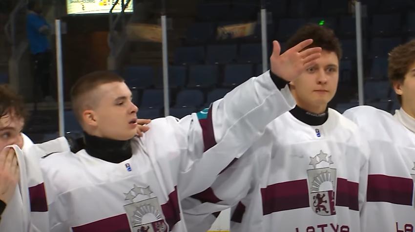 VIDEO ⟩ Pēc hokeja mača Latvijas himnas vietā tiek atskaņota «Līvi» dziesma