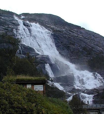 Ramnefjellsfossen  ir trešais... Autors: khekhe Ūdenskritumu burvība