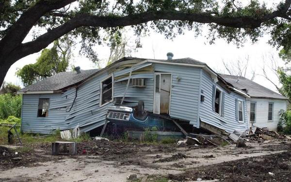 Māja atrodas uz mašīnas quot... Autors: Misa 30 dabas katastrofas