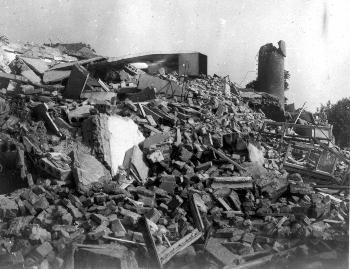 7 Tangshan earthquake 1976... Autors: colin1344 Top Ten Deadliest Natural Disasters (Eng)