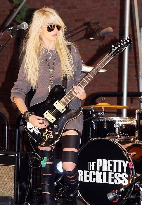  Autors: Honeybear Taylor Momsen.