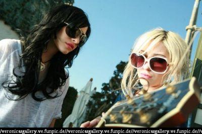  Autors: Honeybear The Veronicas.