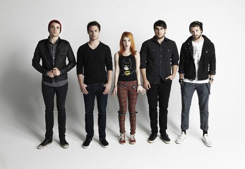  Autors: aucīis Paramore