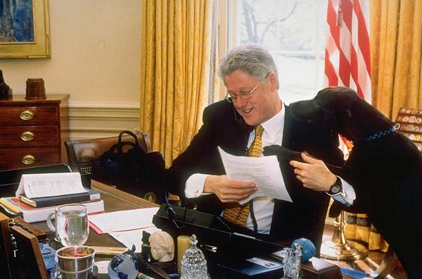 Bills Klintons un šokolādes... Autors: aisse Valsts pirmie suņi
