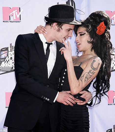 Amy Winehouse amp Blake... Autors: UglyPrince Populārākie On & Off slavenību pāri
