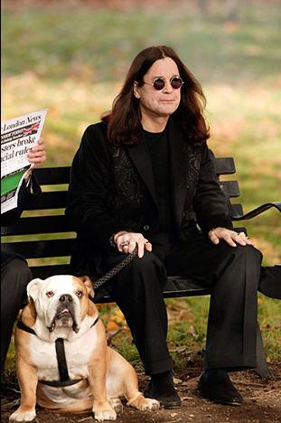 Ozzy Osbourne and Lola Autors: Fosilija Slavenības ar saviem suņiem :)