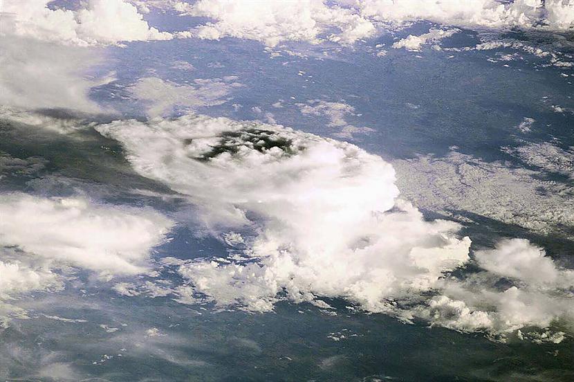 Šeit redzams kā veidojas vētra... Autors: Spocenite Skats no otras puses
