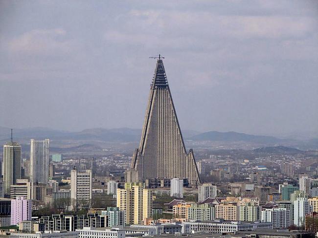 Viesnīca Rižiong Ryugyong... Autors: Maryllin Visneparastākās pasaules ēkas