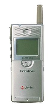 Samsung SPHM100 Uproar pirmais... Autors: somethinglikemelody Mobīlo telefonu dizaina  evolūcija  1983 - 2009  +apraksti