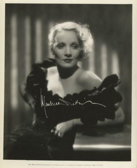  Autors: Honeybear Marlene Dietrich.