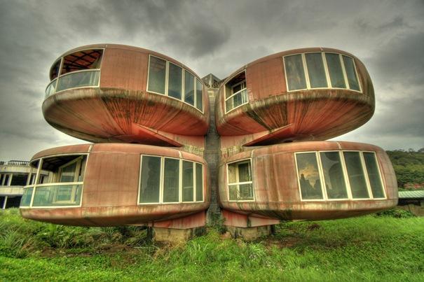 The Ufo House Autors: eshan Jocīgas mājas