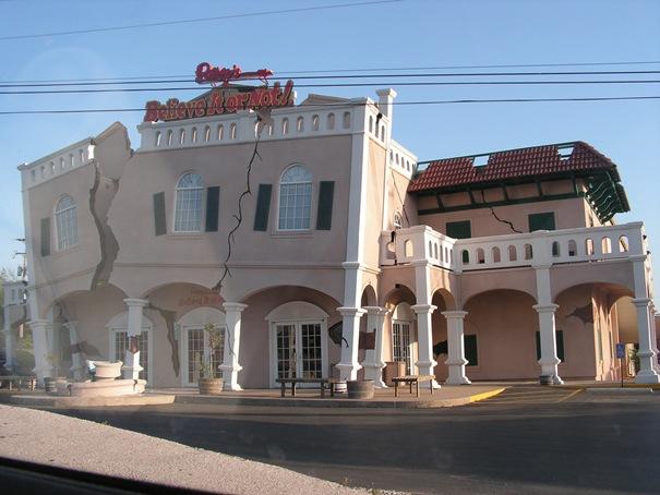 Ripleys Building Autors: eshan Jocīgas mājas