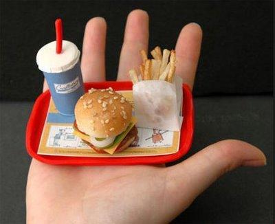 Pasaulē mazākais burgeris  ... Autors: newjorciks Mazākās lietas pasaulē