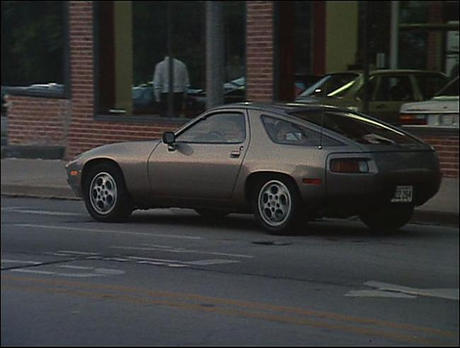 1979 Porsche 928  Risky... Autors: eshan Automašīnas no filmām