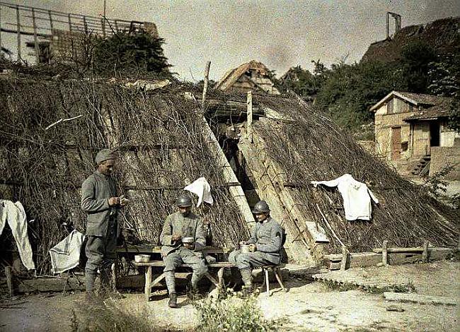 Pusdienlaiks Autors: industrious Karš Krāsās