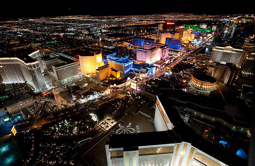 The Vegas Strip from above The... Autors: Samaara NYC and Las Vegas from above, at night.
