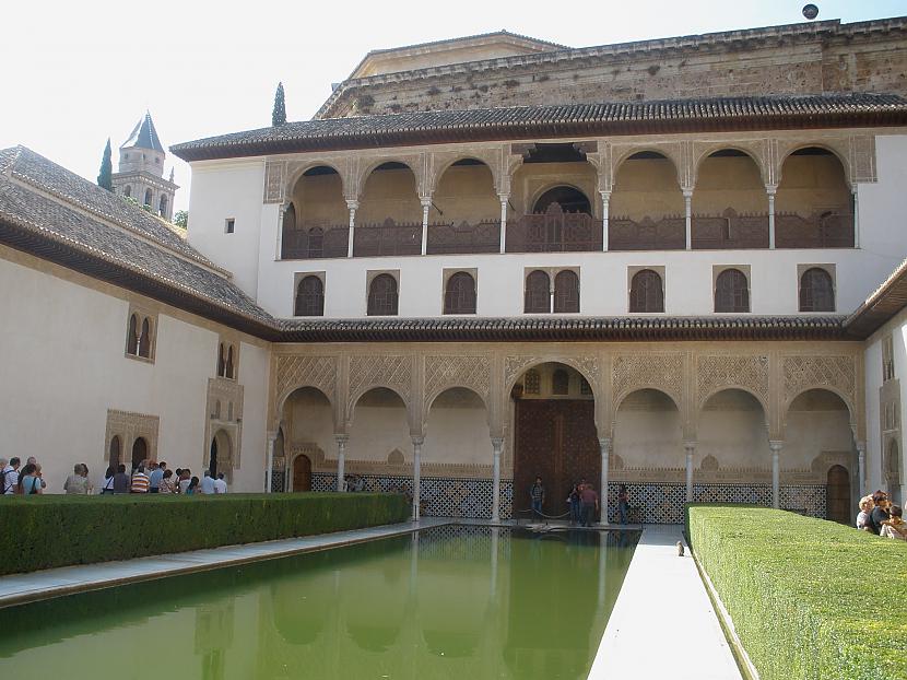  Autors: Almucha Alhambra