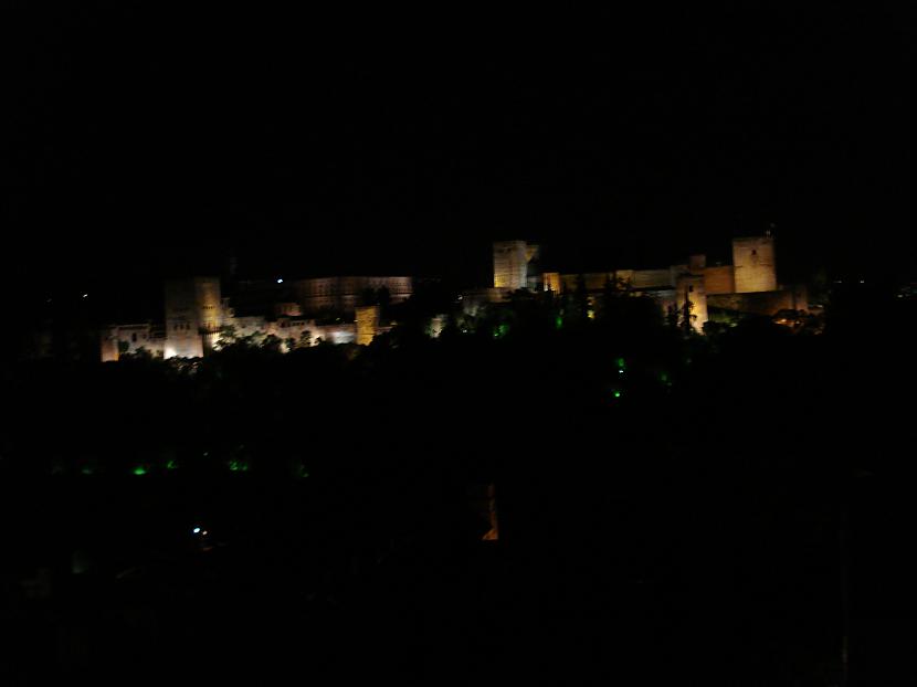 Naktī ļoti skaisti izgaismota... Autors: Almucha Alhambra