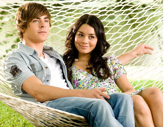 Zac Efron un Vanessa... Autors: kikijs Can you feel love?