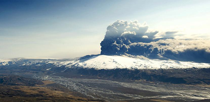 This aerial photo shows the... Autors: ixtys Islandes Eyjafjallajokull volcano