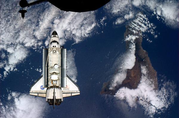 Space Shuttle Atlantis over... Autors: amanda173 Beautiful