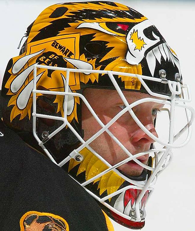 Tim Thomas  Boston Bruins Autors: cornflakes Zīmējumi uz vārtsargu ķiverēm.