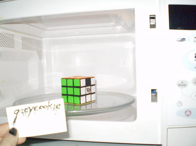  Autors: greycookie rubiks kubiks un mikroviļņu krāsns