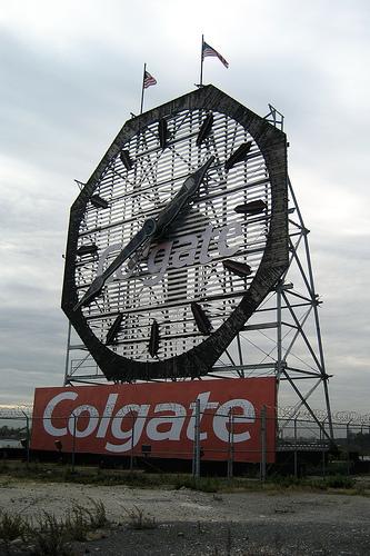 Colgate Pulkstenis Astoņstūra... Autors: brothser1989 Pasaules lielākie pulksteņi...