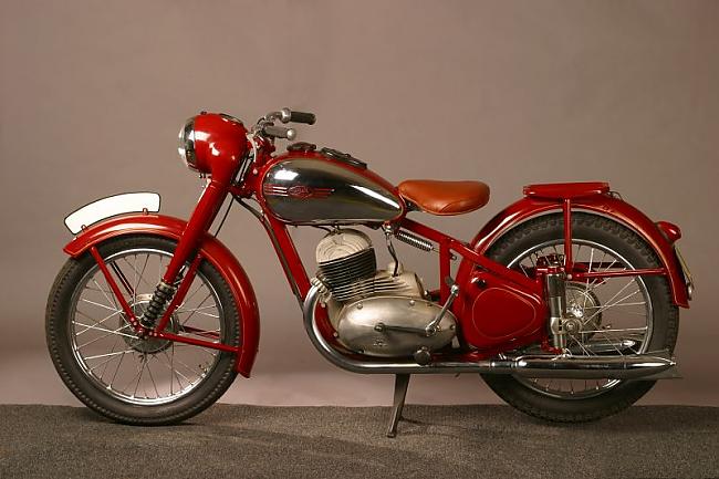1946 gadā Parīzes autosalonā... Autors: cornflakes JAWA motocikli