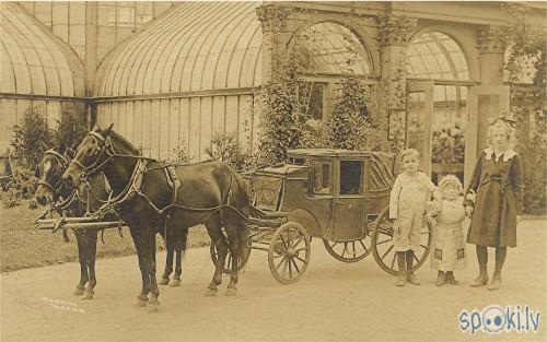 1918 gads Dolleta ar abiem... Autors: Sopor Izmēram NAV nozīmes jeb mazā māmiņa