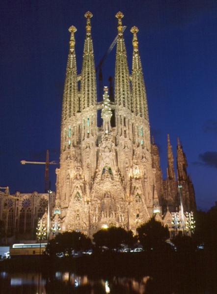 The Sagrada Familia  Spānija... Autors: Naglene Pasaulē apbrīnojamākās celtnes