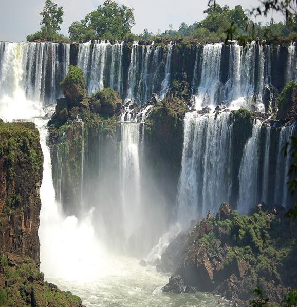 9IGUAZU ŪDENSKRITUMS atrodas... Autors: surikāts Skaistākās vietas uz Zemes.