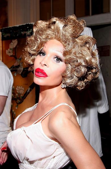  Autors: supergove Amanda Lepore