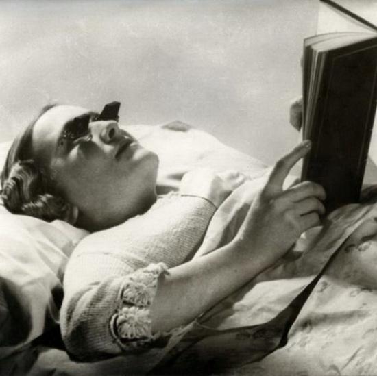 Brilles lasīšanai guļus... Autors: staily Retro izgudrojumi