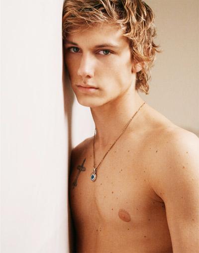 Filmas kurās piedalījies... Autors: Fosilija Alex Pettyfer (love)