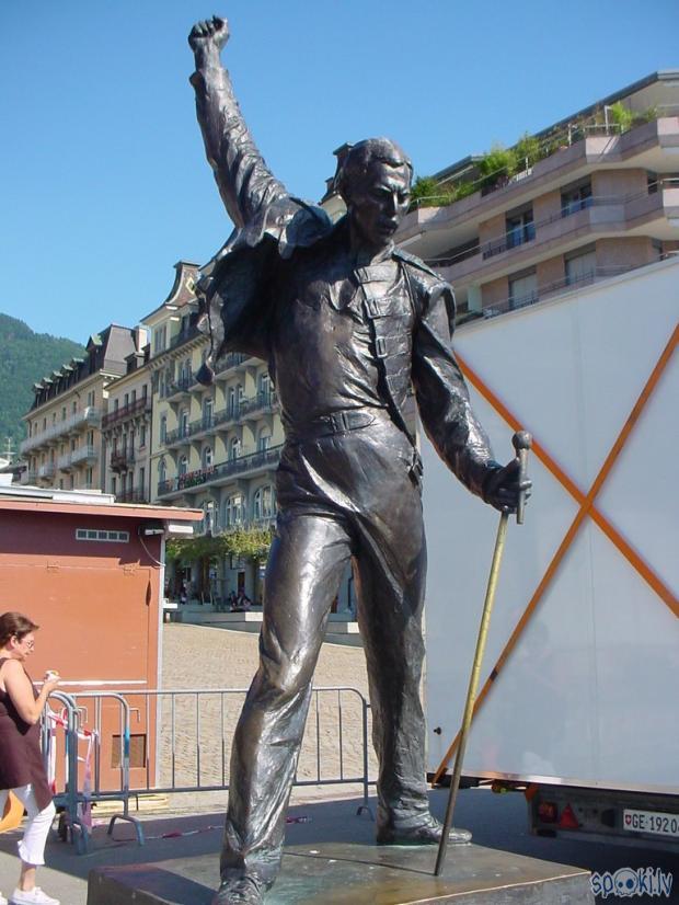 FM statuja Šveicē Autors: whateverusay Fredijs Merkūrijs.Leģenda. INDEED!