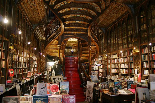 Livraria Lello iekš Porto... Autors: mehmeh Seksīgākie grāmatu veikali