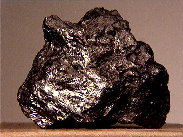 Meteorītu atlūza no kuras... Autors: Fosilija Lonsdeilīts