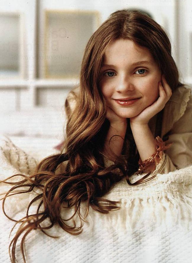  Autors: Holy Cow Abigail Breslin