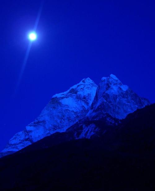  Autors: Fosilija Džordžs Everests – pasaules augstākā kalna netiešais
