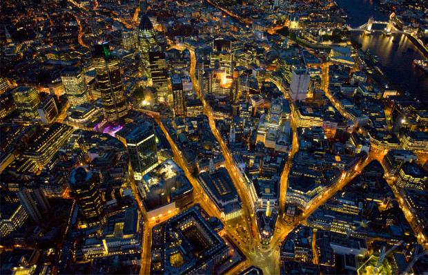 1The city of London at night... Autors: Latviete Virs Londonas naktī.