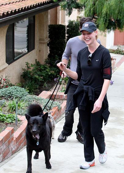 Katherine Heigl with her dog... Autors: MEGRUBI Katram pa mīlulim