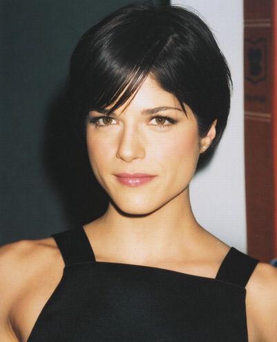  Autors: Holy Cow Selma Blair