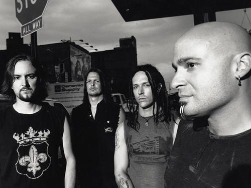 Disturbed  USA Autors: gumijnieki alternatīvie vīrieši