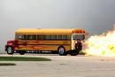 Skolas autobus ar reaktīvā dzinēju..