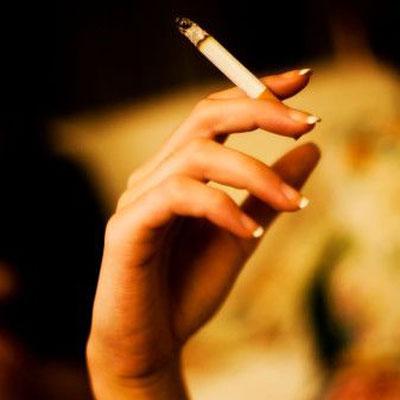 Dzelteni pirksti Nikotīns ir... Autors: babavija Smēķēšanas ietekme uz izskatu.
