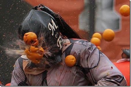 Carnival Ivrea  apelsīnu cīņas... Autors: blond Šokējošā pasaule